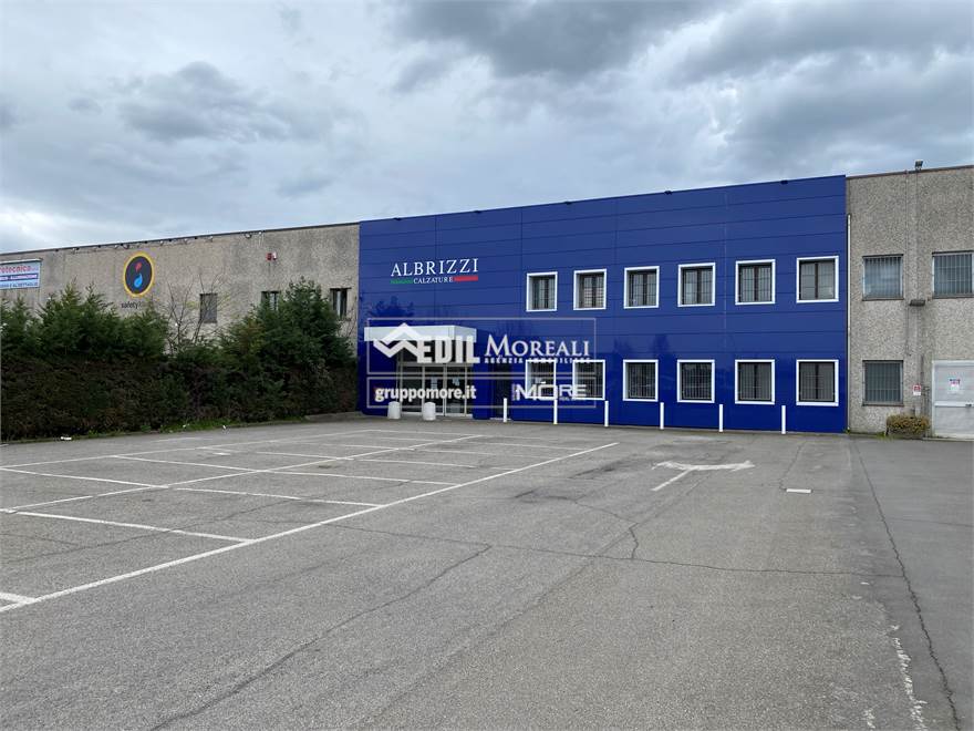 PARCHEGGIO SUL FRONTE